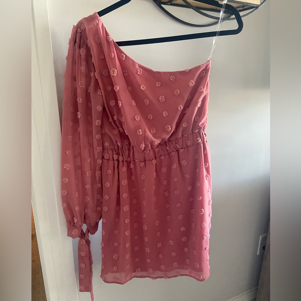 One shoulder pink dress